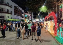 Las familias en Cali comparten y gozan el &lsquo;Alumbrado Navide&ntilde;o&rsquo;