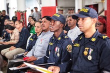 Alcalde Alejandro Eder condecor&oacute; a bomberos que rescataron una menor de cuatro a&ntilde;os de edad durante incendio