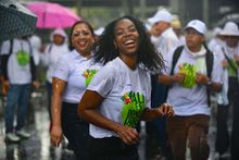 Secretar&iacute;a de Turismo de Cali cerr&oacute; con broche de oro su participaci&oacute;n en los desfiles de la Feria de Cali 2024 con la carroza &lsquo;Cali es donde debes estar&rsquo; 
