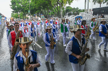 Cale&ntilde;os celebraron su identidad con el desfile del Carnaval del Cali Viejo