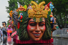 Cale&ntilde;os celebraron su identidad con el desfile del Carnaval del Cali Viejo