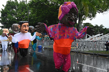 Cale&ntilde;os celebraron su identidad con el desfile del Carnaval del Cali Viejo