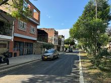 &iexcl;Alcalde Eder lo prometi&oacute; y lo cumpli&oacute;! Vecinos de Santa M&oacute;nica Popular estrenaron 700 metros de v&iacute;as antes de a&ntilde;o nuevo