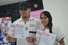 29 j&oacute;venes del programa de prevenci&oacute;n de violencia &acute;En la Buena&acute;, se graduaron como barberos. Cali sigue transformando proyectos de vida