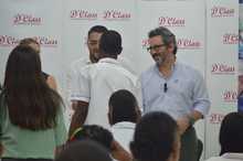 29 j&oacute;venes del programa de prevenci&oacute;n de violencia &acute;En la Buena&acute;, se graduaron como barberos. Cali sigue transformando proyectos de vida