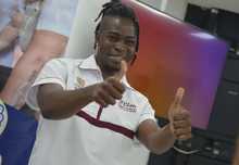 29 j&oacute;venes del programa de prevenci&oacute;n de violencia &acute;En la Buena&acute;, se graduaron como barberos. Cali sigue transformando proyectos de vida