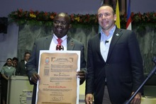 Alcalde Alejandro Eder anuncia millonario plan de inversi&oacute;n social  contra la violencia en Cali