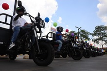 Entrega de 13 motocargueros fortalece la labor de Organizaciones de Recicladores de Oficio y la gesti&oacute;n de residuos de aprovechamiento en Cali