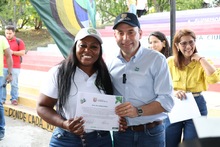 Entrega de 13 motocargueros fortalece la labor de Organizaciones de Recicladores de Oficio y la gesti&oacute;n de residuos de aprovechamiento en Cali