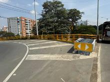 Cali avanza en la recuperaci&oacute;n de la seguridad vial: Secretar&iacute;a de Movilidad instala amortiguadores de impacto y terminales atenuadores en puentes vehiculares