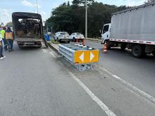 Cali avanza en la recuperaci&oacute;n de la seguridad vial: Secretar&iacute;a de Movilidad instala amortiguadores de impacto y terminales atenuadores en puentes vehiculares