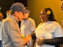 Un paso clave hacia la prevenci&oacute;n de la violencia en Cali: 422 j&oacute;venes se graduaron del programa "En la Buena"