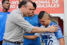 Diciendo y haciendo: alcalde Alejandro Eder cumpli&oacute; con entrega de tarjetas del MIO a deportistas del programa &lsquo;Cali &Eacute;lite&rsquo;