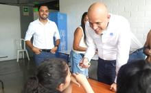 Diciendo y haciendo: alcalde Alejandro Eder cumpli&oacute; con entrega de tarjetas del MIO a deportistas del programa &lsquo;Cali &Eacute;lite&rsquo;