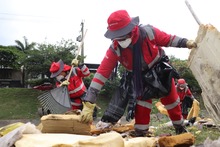 Cali avanza en la recuperaci&oacute;n de sus espacios: 40 toneladas de residuos fueron retiradas en El Pondaje y Charco Azul