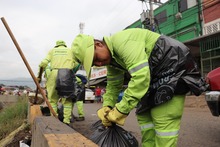 Nueve toneladas de residuos fueron recolectadas durante operativo de  limpieza en la galer&iacute;a de Santa Elena