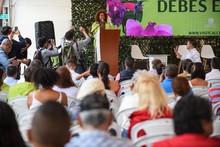 &lsquo;Colombia Birdfair&rsquo; se tom&oacute; la Plaza de Cayzedo: cale&ntilde;os y visitantes aprendieron sobre aves en el primer d&iacute;a del evento