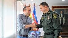 El nuevo director de la Polic&iacute;a Nacional elige a Cali para su primera visita oficial: respalda los esfuerzos de seguridad del alcalde Alejandro Eder