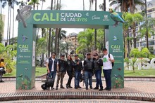 Culmin&oacute; con gran &eacute;xito la &lsquo;Colombia Birdfair&rsquo;: familias y ni&ntilde;os colmaron la Plaza de Cayzedo para aprender sobre aves y conservaci&oacute;n de especies
