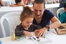 Culmin&oacute; con gran &eacute;xito la &lsquo;Colombia Birdfair&rsquo;: familias y ni&ntilde;os colmaron la Plaza de Cayzedo para aprender sobre aves y conservaci&oacute;n de especies