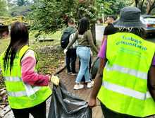 Con una gran jornada de acci&oacute;n ambiental, la Administraci&oacute;n Distrital impuls&oacute; la recuperaci&oacute;n y el embellecimiento del r&iacute;o Cali