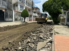 Alcalde Alejandro Eder le cumple a la ciudadan&iacute;a e inicia la recuperaci&oacute;n de v&iacute;as en el barrio Ciudad Modelo 