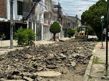 Alcalde Alejandro Eder le cumple a la ciudadan&iacute;a e inicia la recuperaci&oacute;n de v&iacute;as en el barrio Ciudad Modelo 