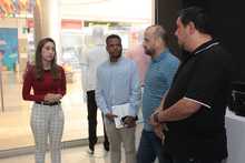 Gobierno verifica punto de entrega de dotaci&oacute;n al personal administrativo de  Educaci&oacute;n ante denuncias por irregularidades