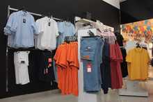 Gobierno verifica punto de entrega de dotaci&oacute;n al personal administrativo de  Educaci&oacute;n ante denuncias por irregularidades