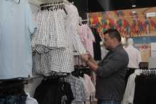 Gobierno verifica punto de entrega de dotaci&oacute;n al personal administrativo de  Educaci&oacute;n ante denuncias por irregularidades