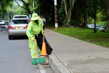 Promotores &lsquo;Mi Cali Bella&rsquo; y ciudadanos se unieron en jornada de acci&oacute;n ambiental en el barrio Santa Teresita
