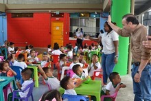 Cumpliendo con lo prometido, el alcalde Alejandro Eder traslad&oacute; su despacho a la comuna 20