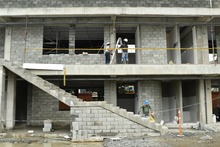 Alcalde en acci&oacute;n: Eder revis&oacute; avances de obra en la sede educativa Pablo Neruda