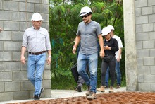 Alcalde en acci&oacute;n: Eder revis&oacute; avances de obra en la sede educativa Pablo Neruda