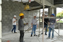 Alcalde en acci&oacute;n: Eder revis&oacute; avances de obra en la sede educativa Pablo Neruda