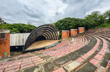 El Teatro al Aire Libre Los Cristales, oficialmente titularizado a nombre de la Alcald&iacute;a de Cali