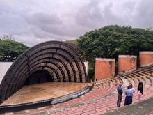 El Teatro al Aire Libre Los Cristales, oficialmente titularizado a nombre de la Alcald&iacute;a de Cali