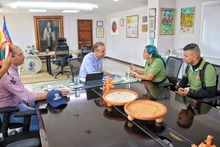 &ldquo;Queremos m&aacute;s cale&ntilde;os como Adriana&rdquo;: alcalde Eder realiz&oacute; reconocimiento a mujer que reclam&oacute; a personas por arrojar escombros en separador vial