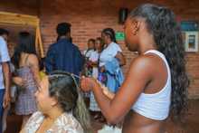 El trenzado afro, calificado como patrimonio cultural en el D&iacute;a Internacional para la Eliminaci&oacute;n del Racismo