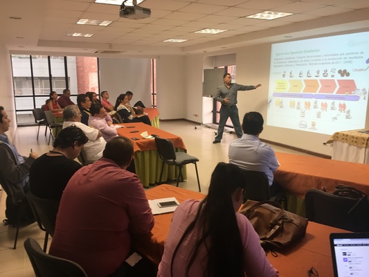 Fotos sesi&oacute;n 1 taller Introducci&oacute;n al Dise&ntilde;o y Desarrollo de Cuestionarios