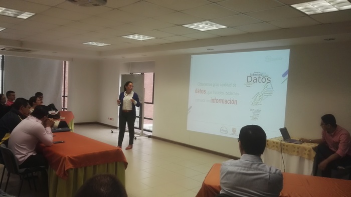 Fotos sesi&oacute;n 1 taller Introducci&oacute;n al Dise&ntilde;o y Desarrollo de Cuestionarios