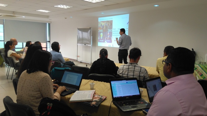 Fotos sesi&oacute;n 2 taller Introducci&oacute;n al Dise&ntilde;o y Desarrollo de Cuestionarios