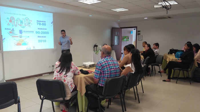 Fotos sesi&oacute;n 2 taller Introducci&oacute;n al Dise&ntilde;o y Desarrollo de Cuestionarios