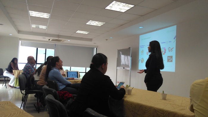 Fotos sesi&oacute;n 2 taller Introducci&oacute;n al Dise&ntilde;o y Desarrollo de Cuestionarios