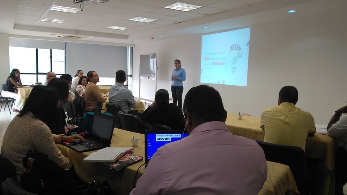 Fotos sesi&oacute;n 2 taller Introducci&oacute;n al Dise&ntilde;o y Desarrollo de Cuestionarios