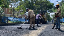 En El Troncal se renuevan v&iacute;as con recursos de los cale&ntilde;os