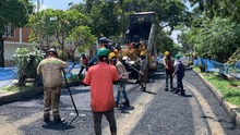 En El Troncal se renuevan v&iacute;as con recursos de los cale&ntilde;os