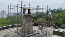 Comienza la instalaci&oacute;n de la estatua de Sebasti&aacute;n de Belalc&aacute;zar