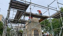 Comienza la instalaci&oacute;n de la estatua de Sebasti&aacute;n de Belalc&aacute;zar