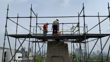 Comienza la instalaci&oacute;n de la estatua de Sebasti&aacute;n de Belalc&aacute;zar